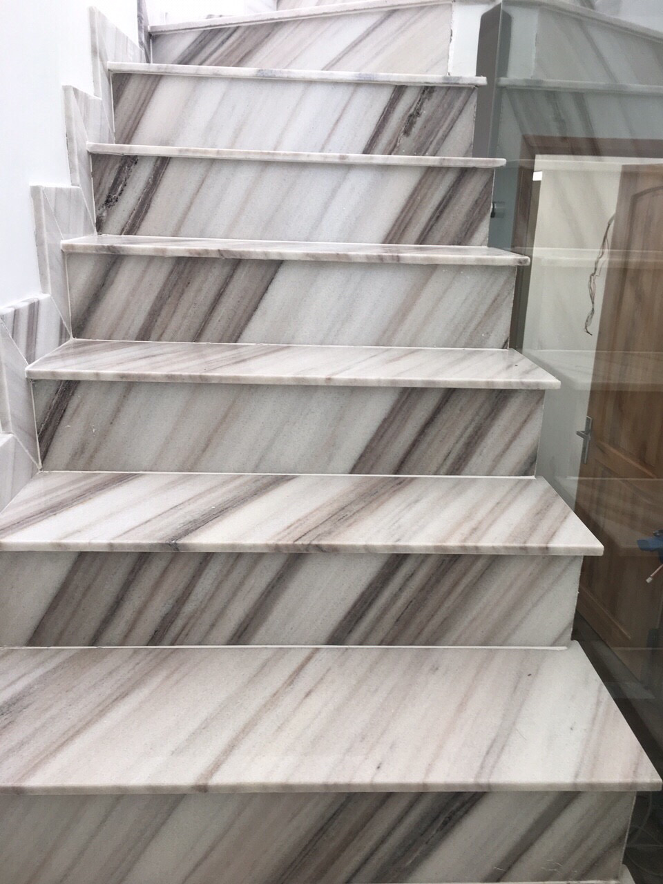 da-op-lat-cau-thang-8